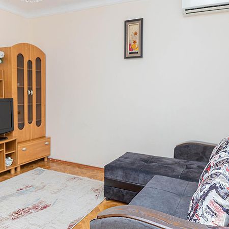 알마티 Reliablehouse Квартира В Самом Центре Города 아파트 외부 사진